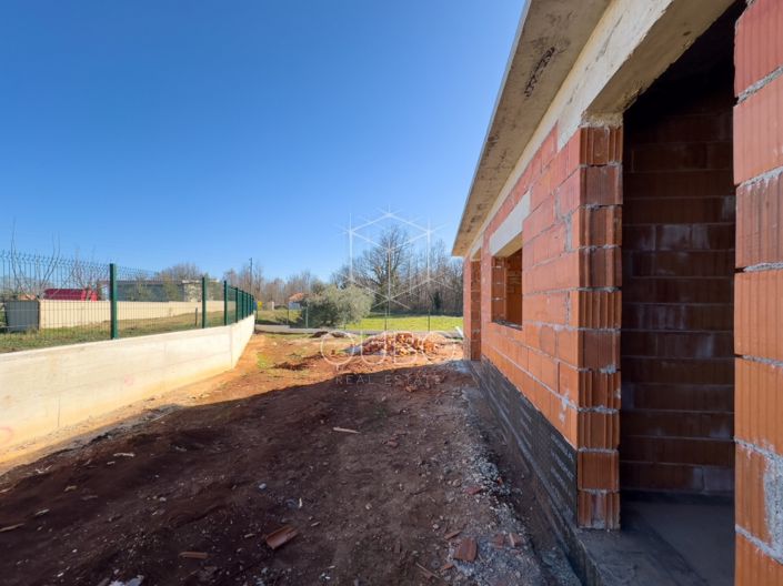 Image No.25-2 Bed House for sale