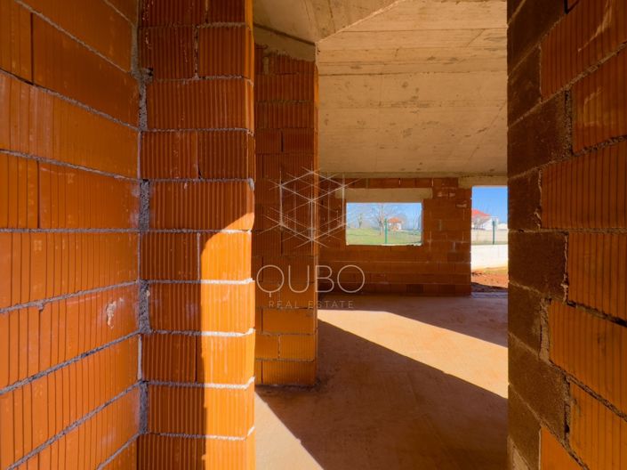 Image No.8-2 Bed House for sale