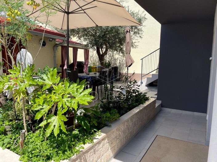 Image No.17-6 Bed House for sale