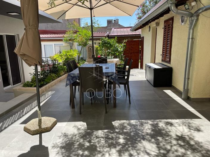 Image No.18-6 Bed House for sale