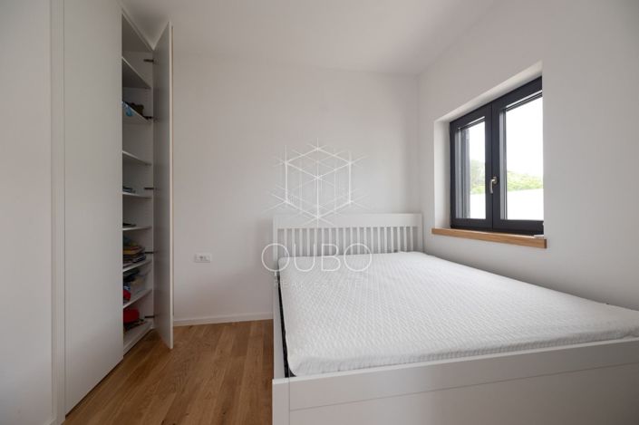 Image No.13-2 Bed House for sale