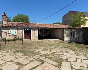 1 - Galižana, House