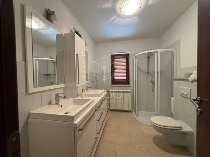 Image No.17-8 Bed House for sale