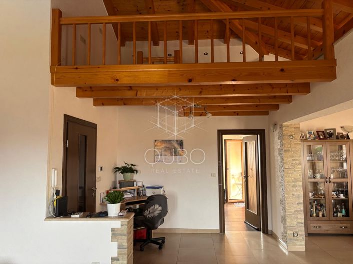 Image No.21-8 Bed House for sale