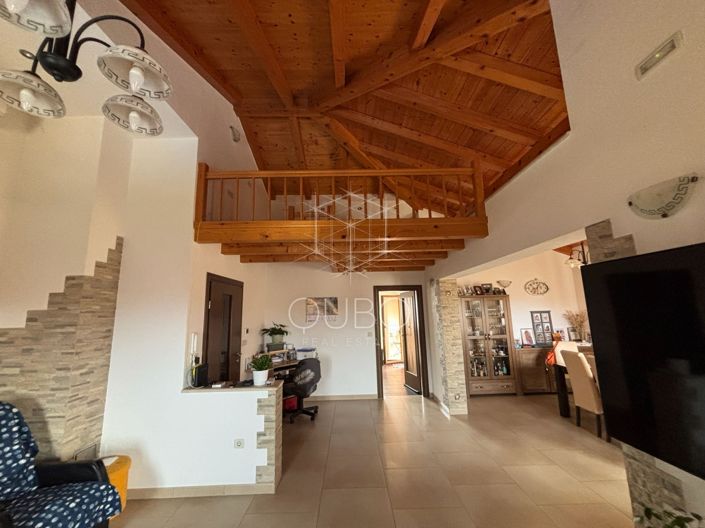 Image No.24-8 Bed House for sale