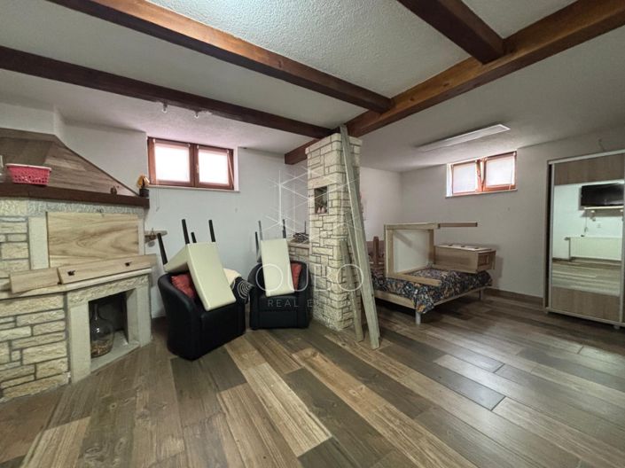 Image No.3-8 Bed House for sale