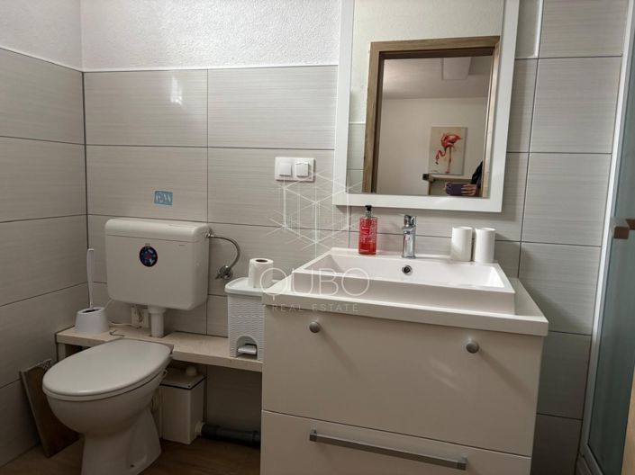 Image No.4-8 Bed House for sale