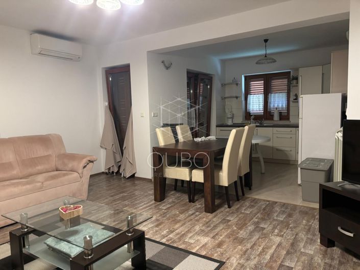 Image No.5-8 Bed House for sale