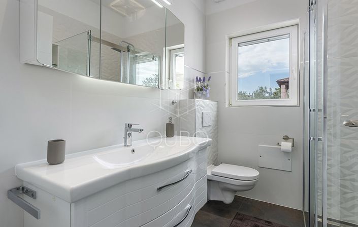 Image No.17-3 Bed House for sale