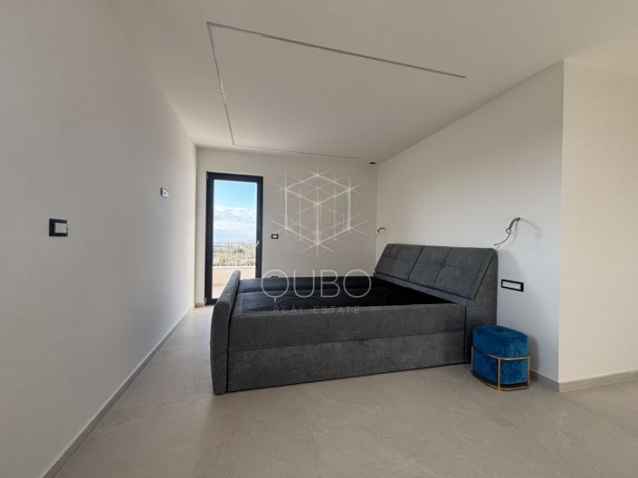 Image No.10-3 Bed House for sale