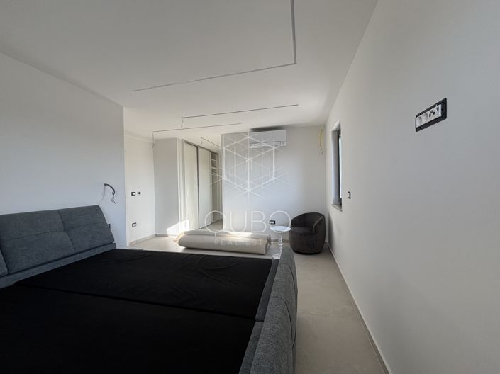 Image No.11-3 Bed House for sale