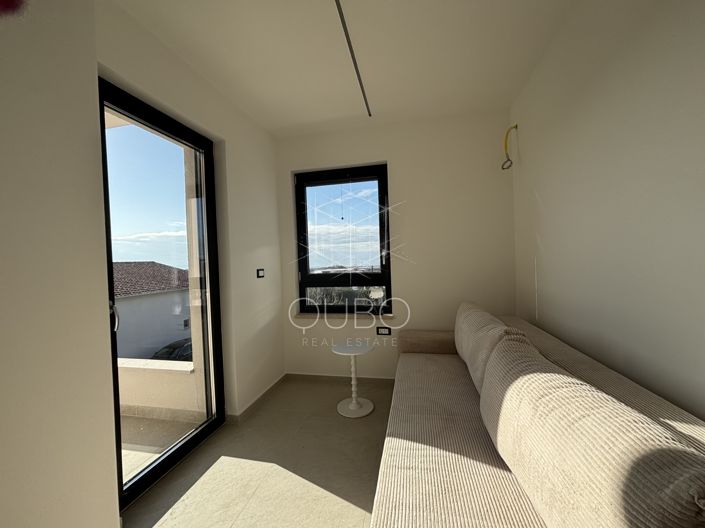 Image No.14-3 Bed House for sale