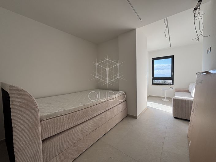 Image No.15-3 Bed House for sale