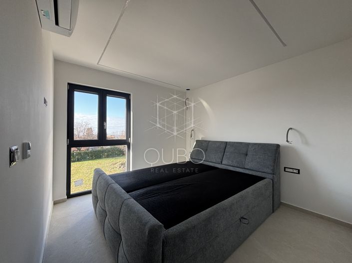 Image No.18-3 Bed House for sale