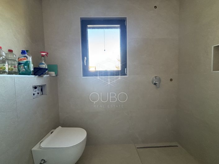 Image No.19-3 Bed House for sale