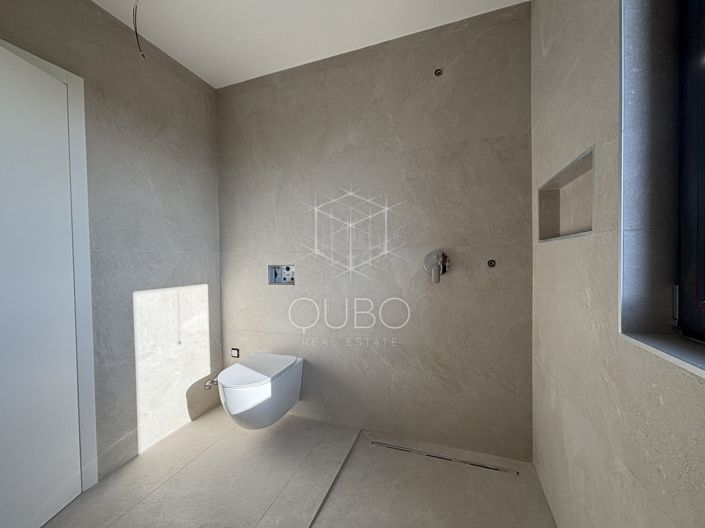 Image No.9-3 Bed House for sale