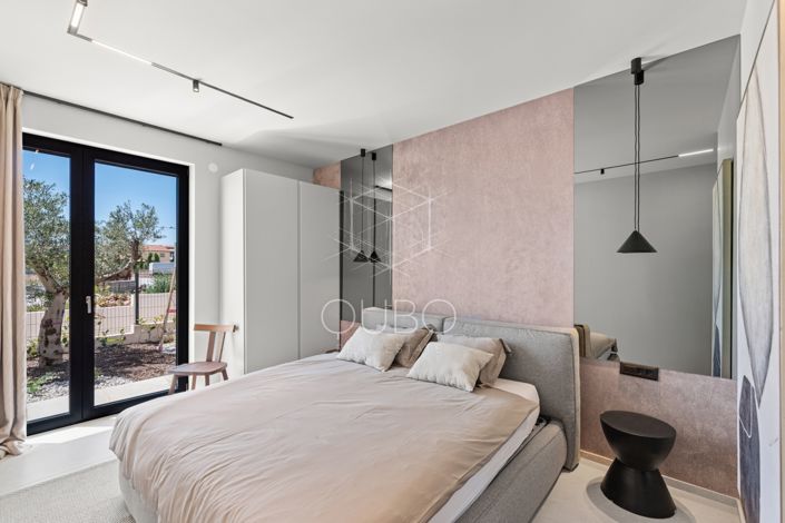 Image No.17-3 Bed House for sale