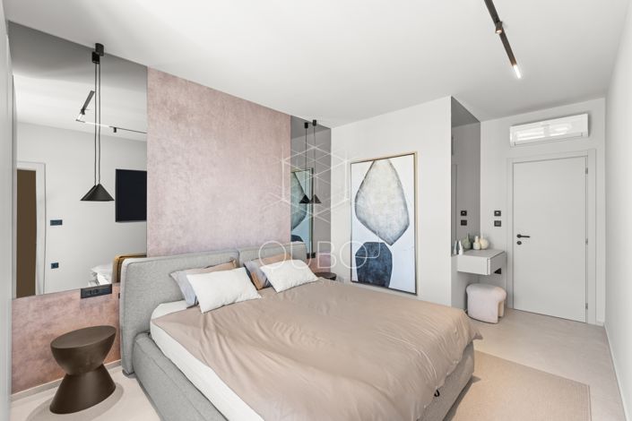 Image No.18-3 Bed House for sale