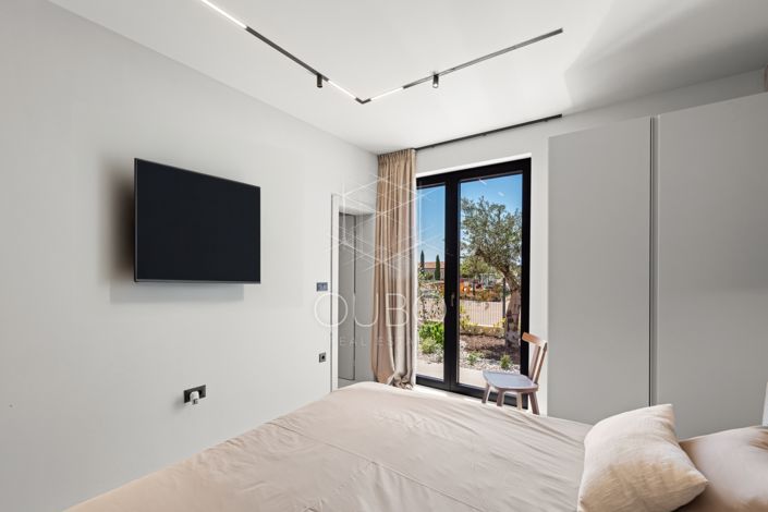 Image No.19-3 Bed House for sale