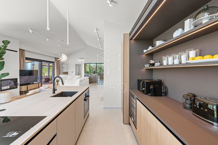 Image No.8-3 Bed House for sale