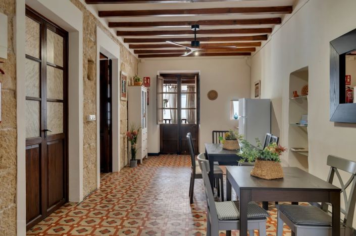 Image No.15-8 Bed Townhouse for sale