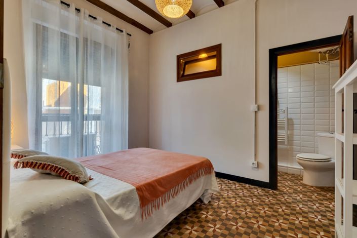 Image No.18-8 Bed Townhouse for sale