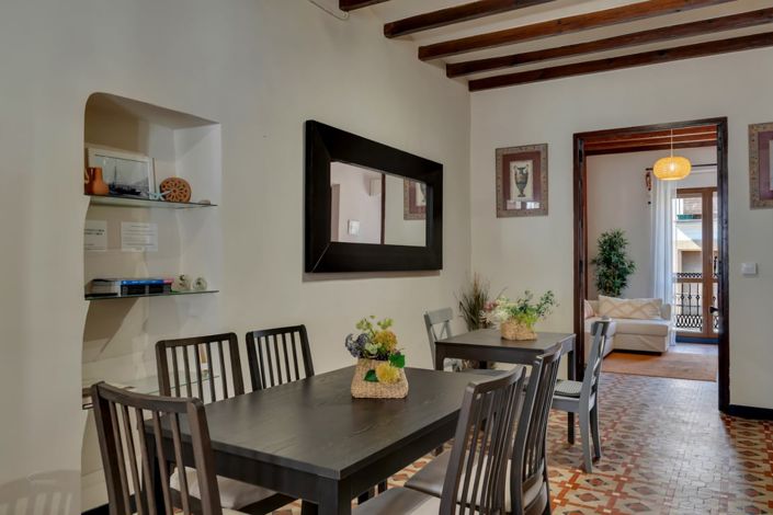 Image No.19-8 Bed Townhouse for sale