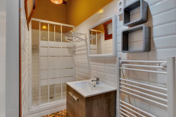 Image No.20-8 Bed Townhouse for sale