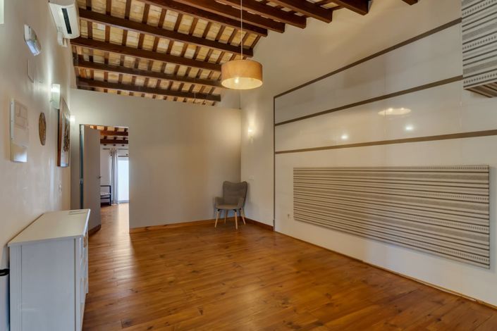 Image No.28-8 Bed Townhouse for sale