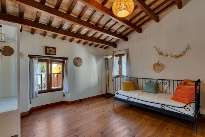 Image No.29-8 Bed Townhouse for sale