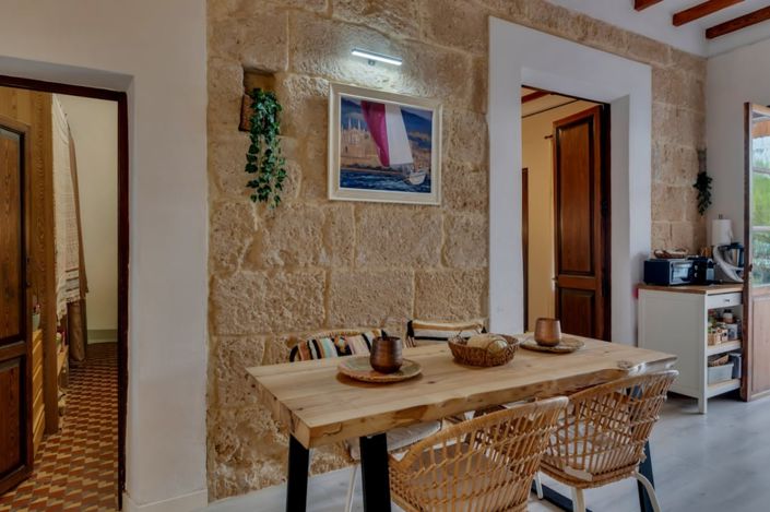 Image No.6-8 Bed Townhouse for sale