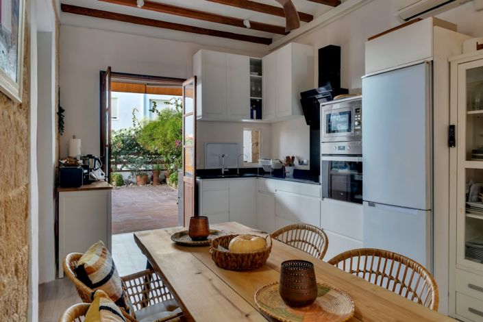 Image No.8-8 Bed Townhouse for sale