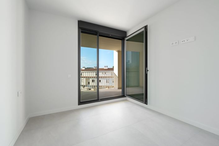 Image No.18-2 Bed Apartment for sale