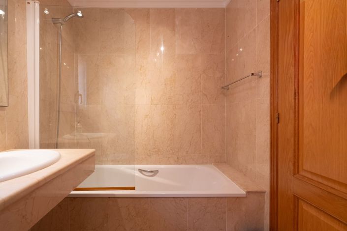 Image No.11-3 Bed Apartment for sale