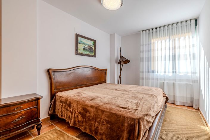 Image No.10-4 Bed Duplex for sale