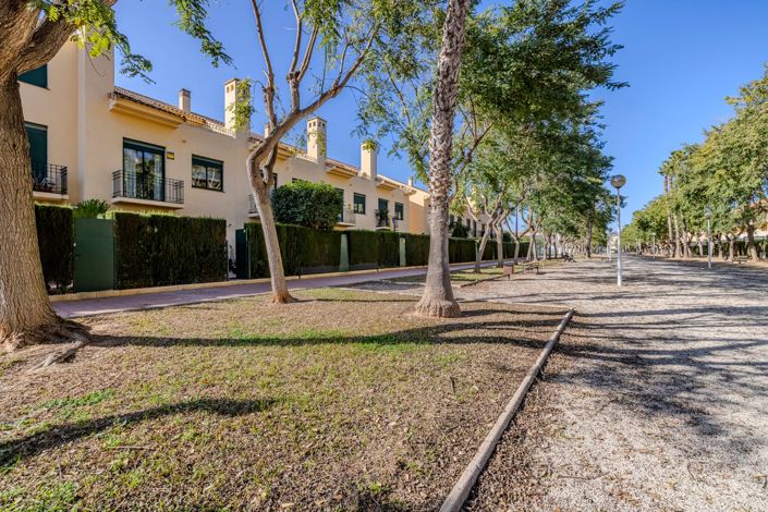 Image No.8-4 Bed Duplex for sale