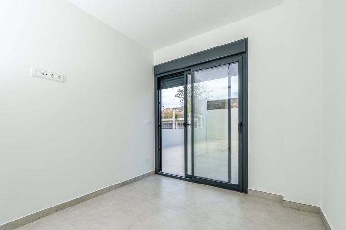 Image No.17-3 Bed Apartment for sale