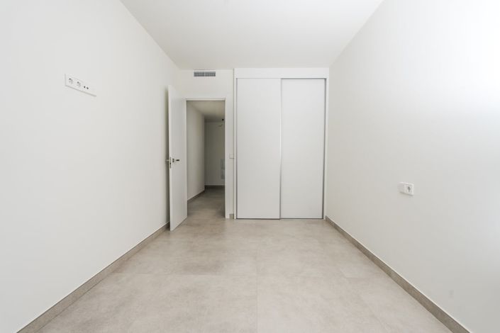 Image No.21-3 Bed Apartment for sale