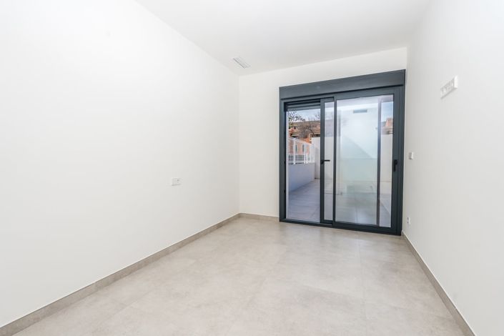 Image No.22-3 Bed Apartment for sale