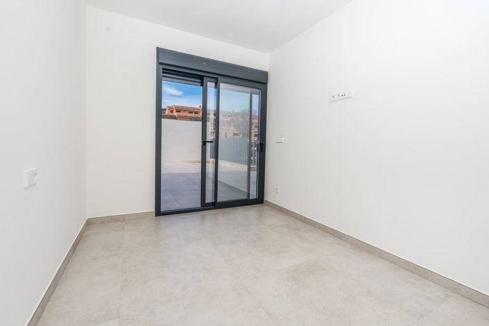 Image No.23-3 Bed Apartment for sale