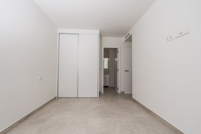 Image No.24-3 Bed Apartment for sale