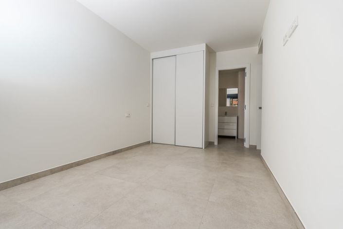 Image No.25-3 Bed Apartment for sale