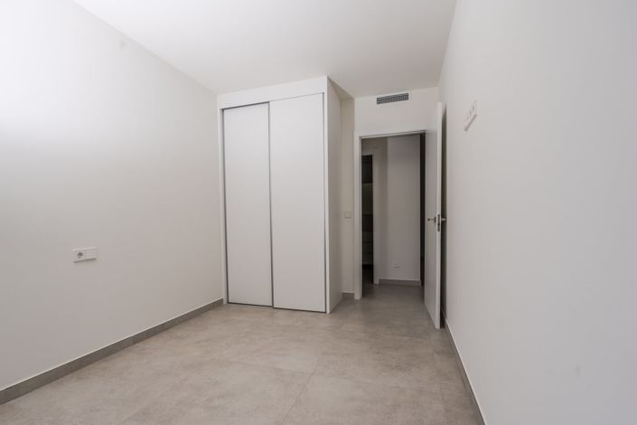 Image No.27-3 Bed Apartment for sale