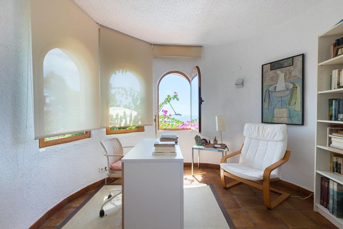Image No.12-4 Bed Villa for sale