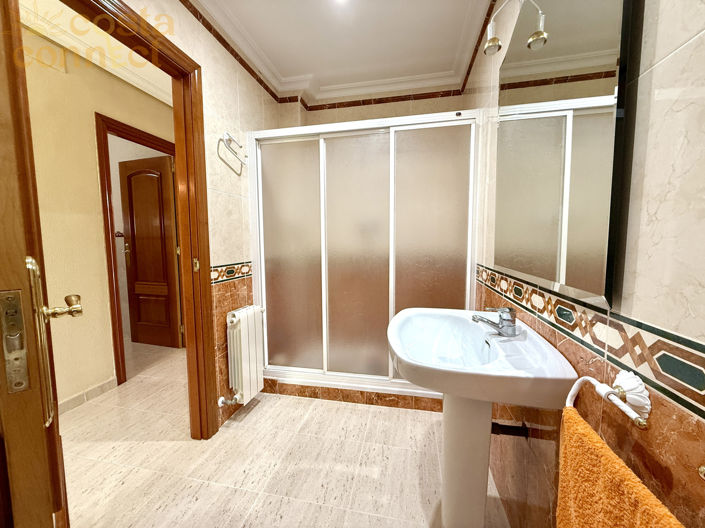 Image No.14-7 Bed Property for sale