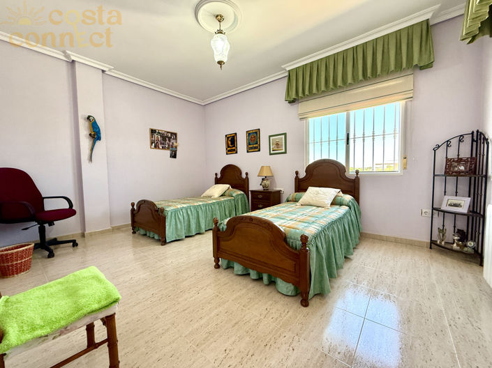 Image No.16-7 Bed Property for sale