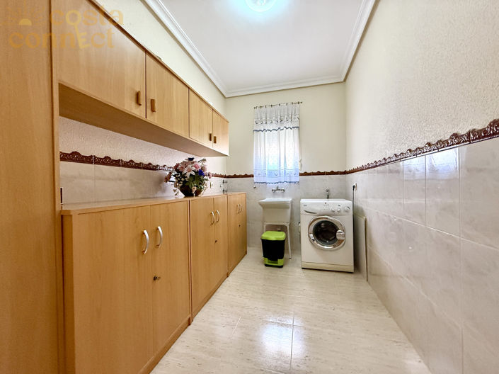 Image No.20-7 Bed Property for sale