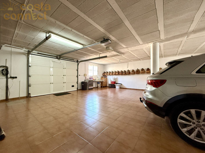 Image No.23-7 Bed Property for sale