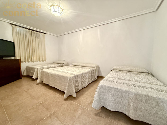 Image No.25-7 Bed Property for sale