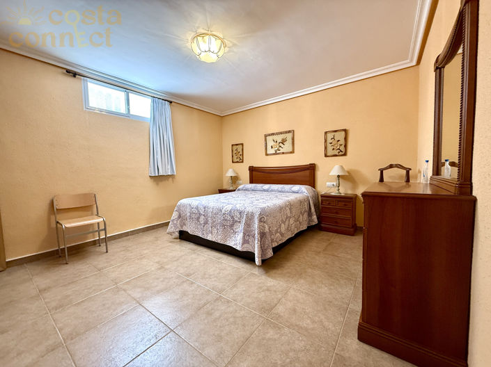 Image No.27-7 Bed Property for sale